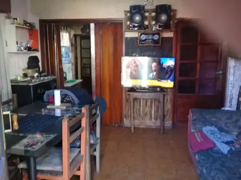 Casa 4 ambientes con 1 baño
