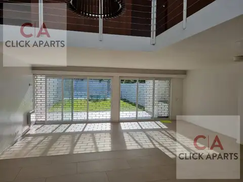 Casa en Venta con 3 cocheras