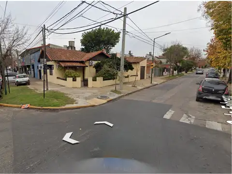 chalet en zona comercial sobre av  (pref fin comercial)