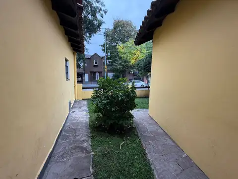 Casa en Alquiler con 1 cochera