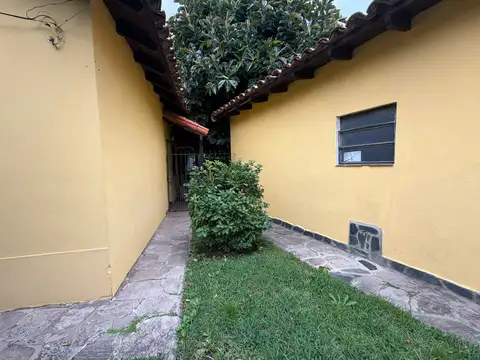 Casa 4 ambientes con 1 baño