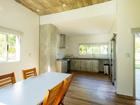 Casa 3 ambientes con 2 baños