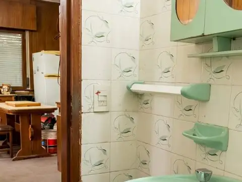 CHALET DE 5 DORMIT CERCANO A AVENIDA Y CENTRO COMERCIAL.