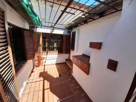 Casa 5 ambientes con 1 baño