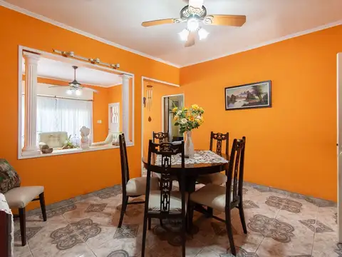 Casa 3 ambientes con 2 baños