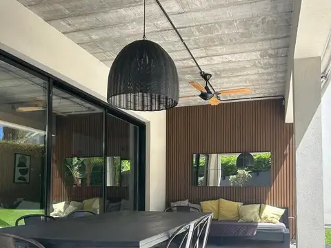 Casa en Alquiler Temporal en Punta Chica, USD 3.400