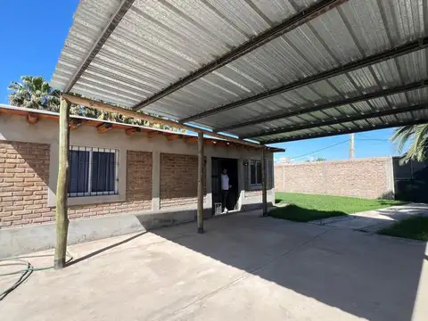 CASA CON PISCINA, BARRIO ROSA MOSQUETA, GUAYMALLÉN