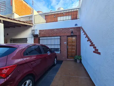 DÚPLEX 4 AMBIENTES, COCHERA Y PATIO EN LA TABLADA.