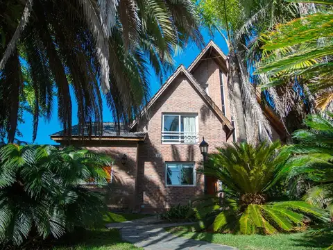 Venta de Casa 5 ambientes con cochera en La Martona Club de Campo, Lote 549