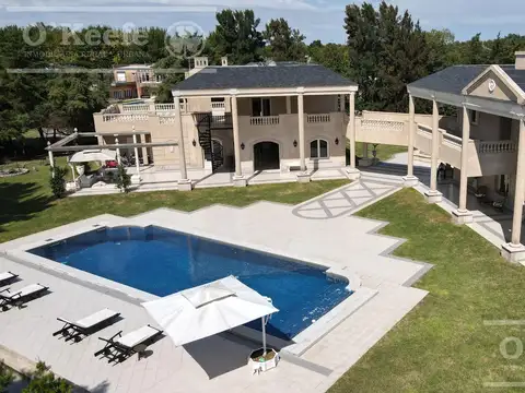 Casa en Haras del Sur sobre lote de 8400 m2 (OPORTUNIDAD DE INVERSION)