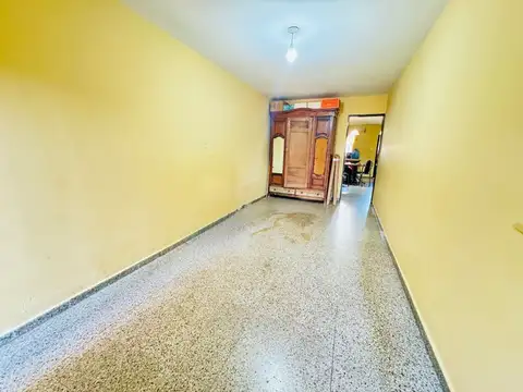 Casa 7 ambientes con 1 baño