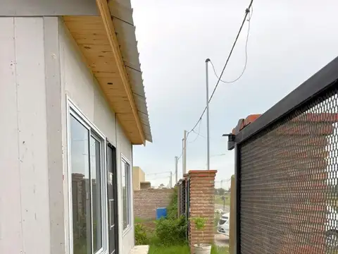 Casa 2 ambientes con 1 baño