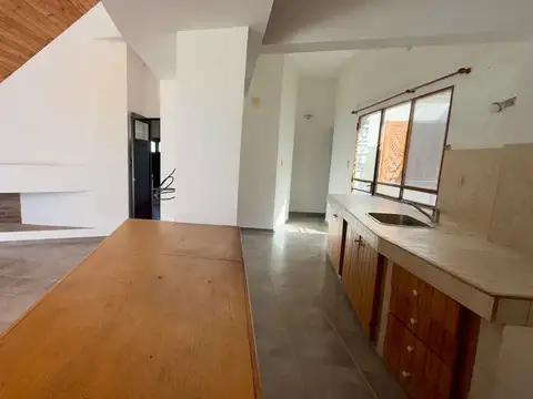CASA EN VENTA 3 DORMITORIOS Y COCHERA ARROYO SECO