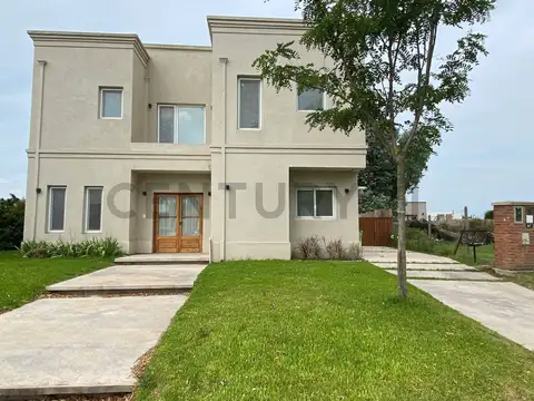 DESTACADA CASA CON PILETA EN PLENO SAN RAMON