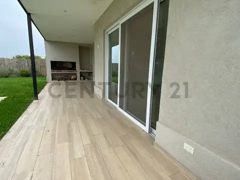 Casa en Venta en Pilar del Este - San Ramon, USD 195.000