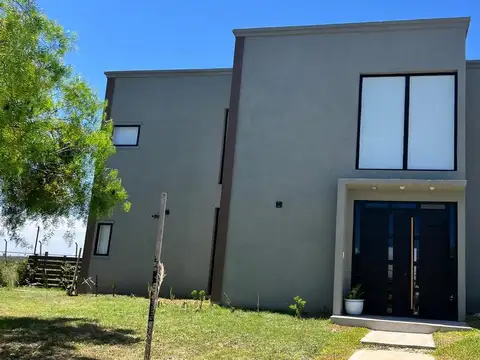 Casa en venta en Barrio San Sebastián Area 8 (120.000 y cuotas)