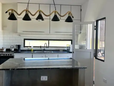 Casa 6 ambientes con 3 baños