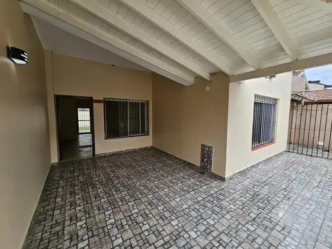ALQUILER PH 3 AMBIENTES EN VILLA ADELINA CON COCHERA
