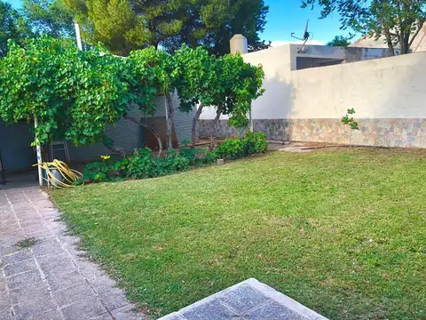 Casa 5 ambientes con 1 baño