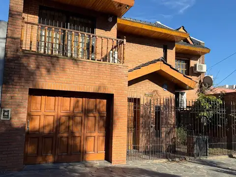 Excelente chalet 4 ambientes en lote de 10 x 20,59