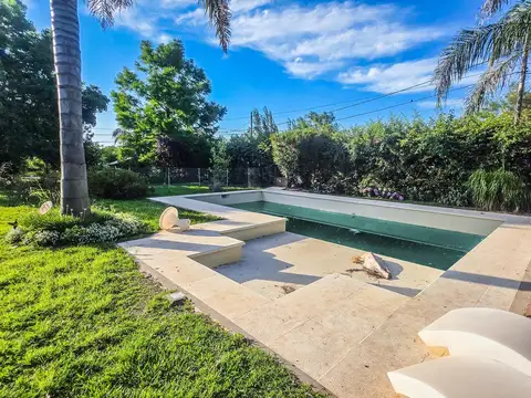 VENTA - Casa de 3 dormitorios y pileta en lote de 900m2, Roldán