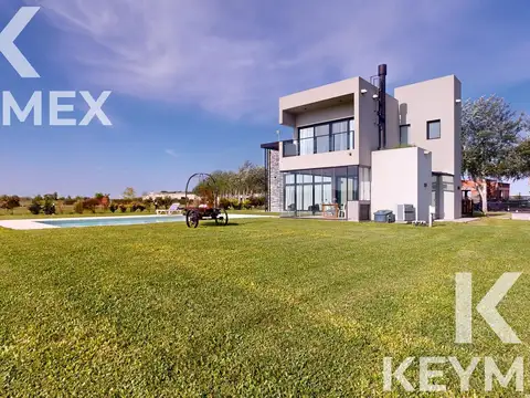 Casa en Venta con 3 cocheras