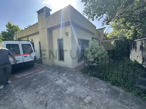 CASA 4 AMBIENTES + ESCRITORIO CON PILETA Y GRAN TERRAZA – BELLA VISTA