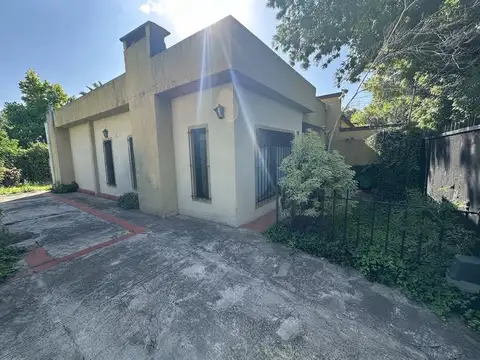 CASA 4 AMBIENTES + ESCRITORIO CON PILETA Y GRAN TERRAZA – BELLA VISTA