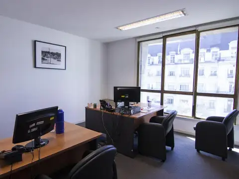 Oficina en alquiler – 705 m² – 3 cocheras – Microcentro | Doble acceso por Alem y 25 de Mayo