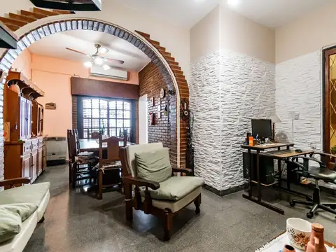 VENTA CASA DE 3 AMB. EN VILLA MAIPUCON CON LOCAL