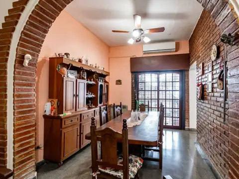 VENTA CASA DE 3 AMB. EN VILLA MAIPUCON CON LOCAL