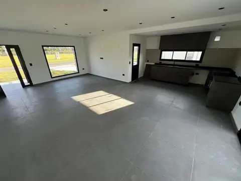 CASA  4 AMBIENTES A ESTRENAR-BARRIO CERRADO BELLEVILLE-