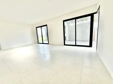 Casa 4 ambientes con 2 baños