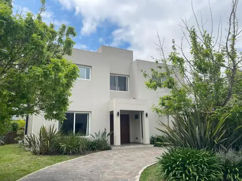 Casa en Alquiler de 3 dormitorios