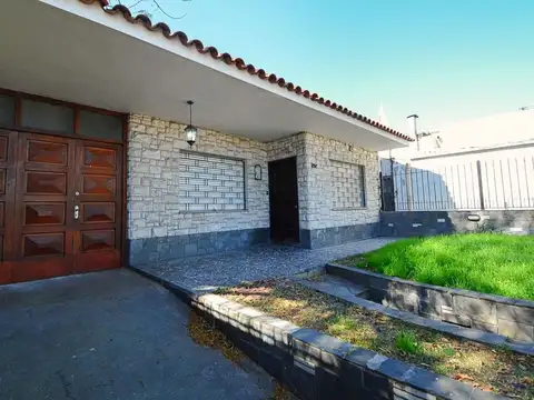 VENTA-UNION - CASA 3 DORMITORIOS, COCHERAS, PATIO.