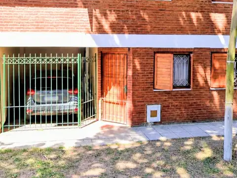 DUPLEX 3 AMBIENTES CON COCHERA CUBIERTA 
