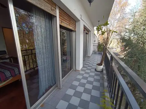 Casa 6 ambientes con 2 baños