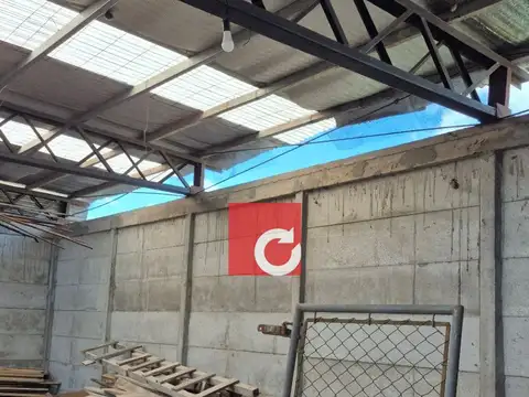 Calle 6bis e/ 84 y 85 - GALPÓN a estrenar