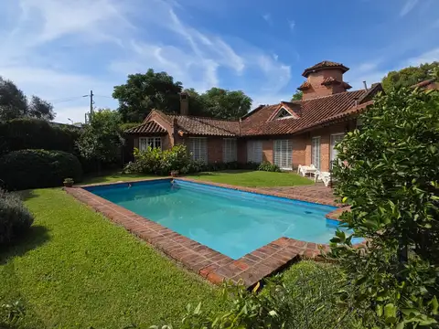 Casa en Venta con 4 cocheras