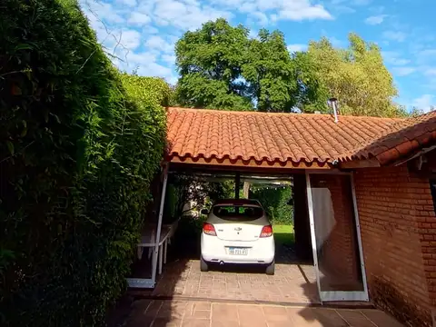 Chalet de categoría 6 ambientes en zona Muñiz.