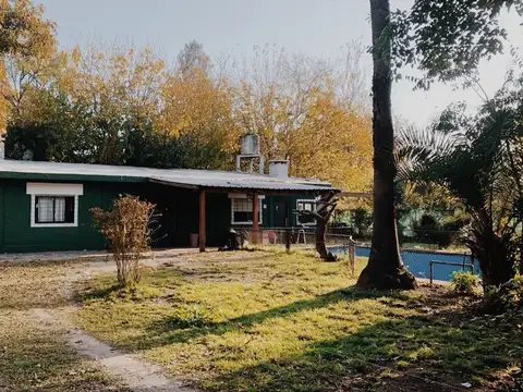 Casa  3ambientes con pileta , dos lotes unificados