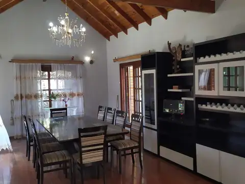 Casa de primera categoria sobre 3 lotes de terreno 