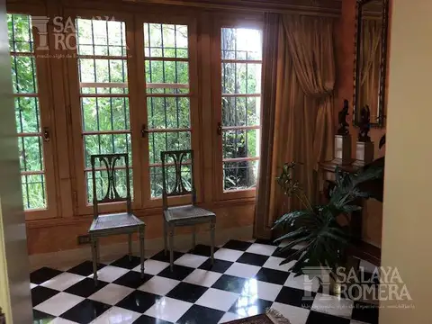 Casa en Venta con 4 cocheras