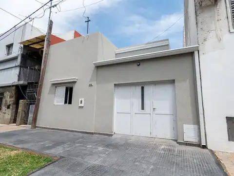 VENTA DE CASA  REFACCIONADA EN FOMENTO 9 DE JULIO