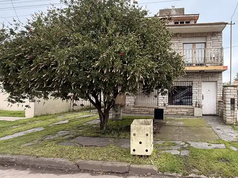 PH EN VENTA DE 3 AMBIENTES CON PATIO Y COCHERA | FARO NORTE