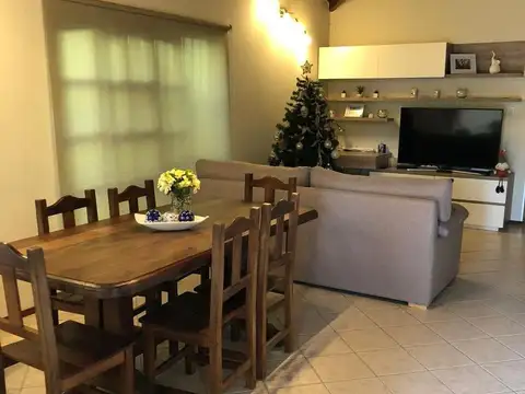 Casa 4 ambientes con 3 baños