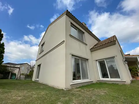Casa 6 ambientes con 3 baños
