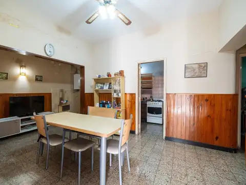 Casa 4 ambientes con 2 baños