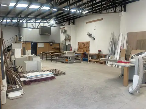 Galpón en excelente zona de fisherton