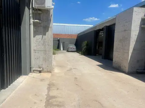 Galpón en excelente zona de fisherton